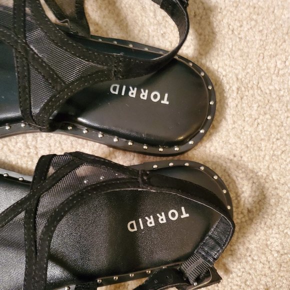 Torrid Black Studded T-Strap Sandal 8 Wide - Picture 7 of 8